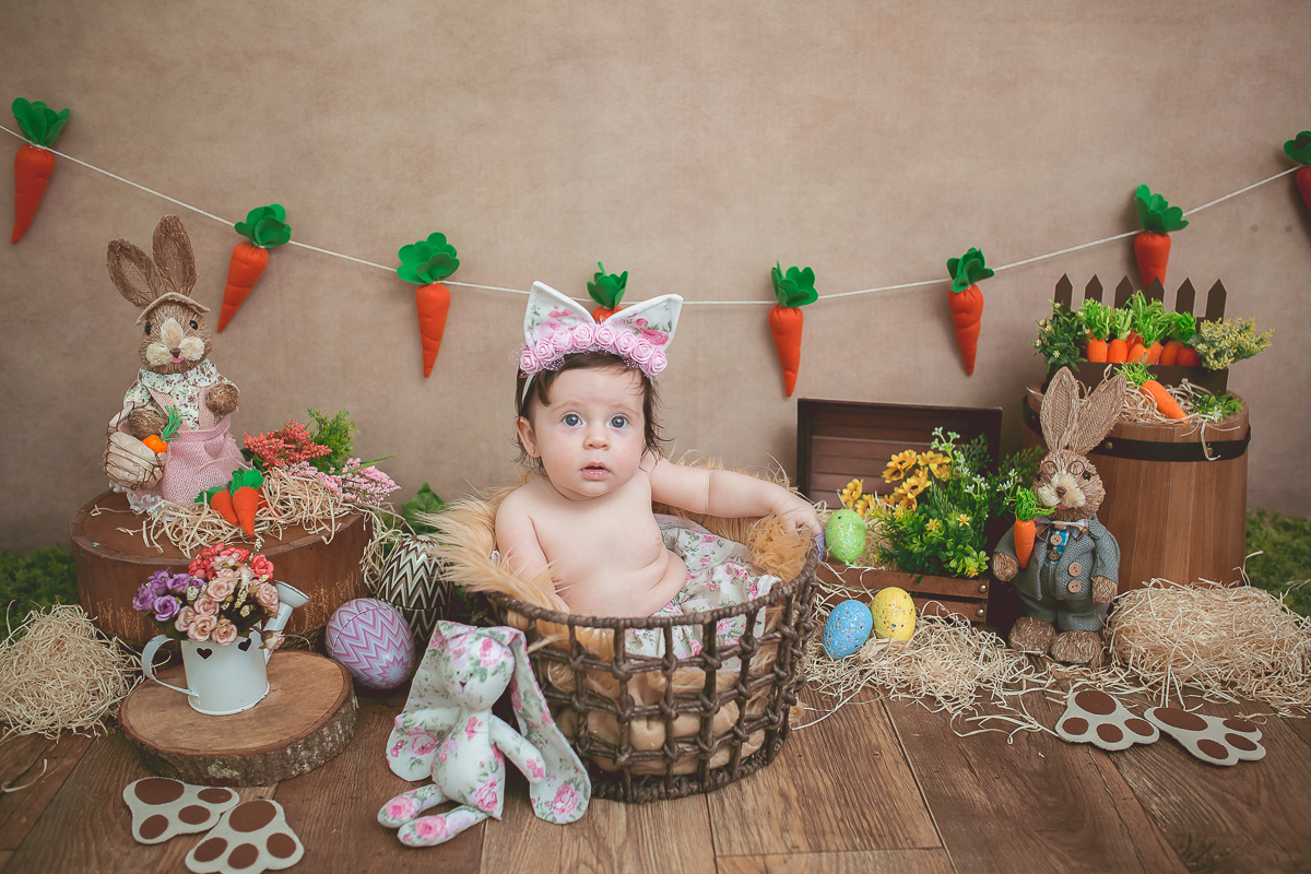 Rafaela completou 4 meses e para comemorar teve sua sessão de fotos com o tema da Páscoa!!

Ela ficou uma fofura de coelhinha <3 