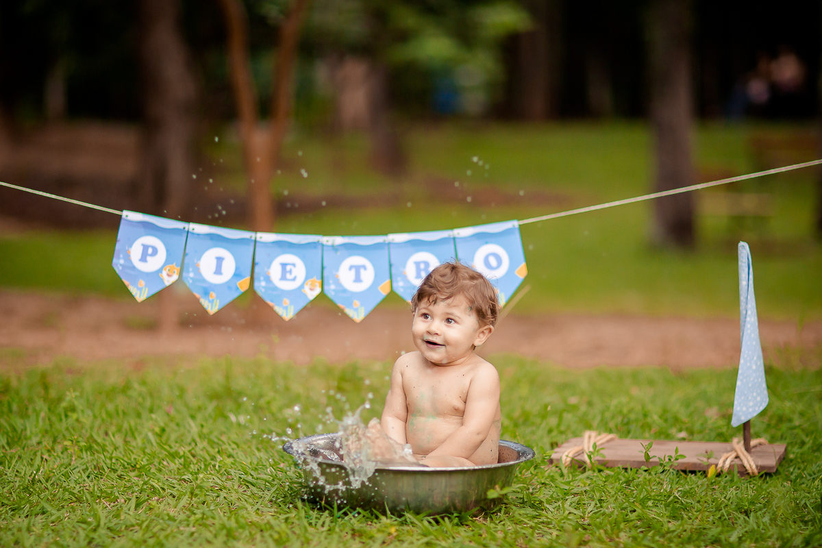Encerramos o acompanhamento do Pietro com chave de ouro, num lindo ensaio de smash the cake, e mais uma vez foi tivemos uma sessão que renderam muitas fotos lindas!!

Obrigada a mamãe e ao papai pela honra de acompanhar esse fofucho...