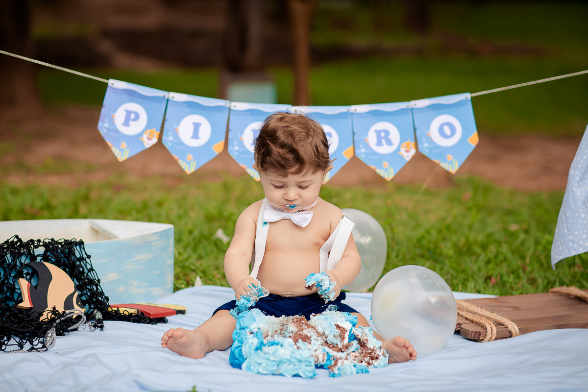 Encerramos o acompanhamento do Pietro com chave de ouro, num lindo ensaio de smash the cake, e mais uma vez foi tivemos uma sessão que renderam muitas fotos lindas!!

Obrigada a mamãe e ao papai pela honra de acompanhar esse fofucho...