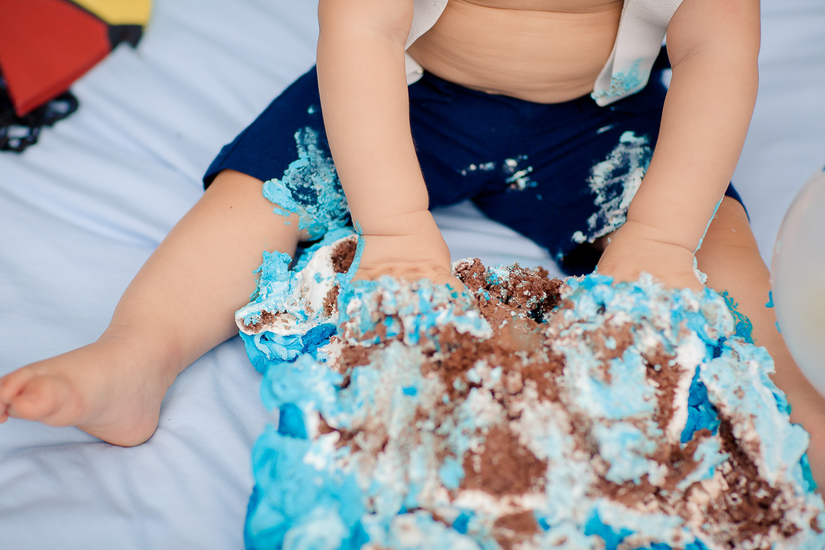 Encerramos o acompanhamento do Pietro com chave de ouro, num lindo ensaio de smash the cake, e mais uma vez foi tivemos uma sessão que renderam muitas fotos lindas!!

Obrigada a mamãe e ao papai pela honra de acompanhar esse fofucho...