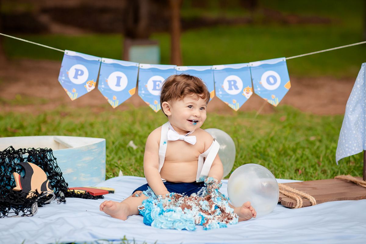 Encerramos o acompanhamento do Pietro com chave de ouro, num lindo ensaio de smash the cake, e mais uma vez foi tivemos uma sessão que renderam muitas fotos lindas!!

Obrigada a mamãe e ao papai pela honra de acompanhar esse fofucho...