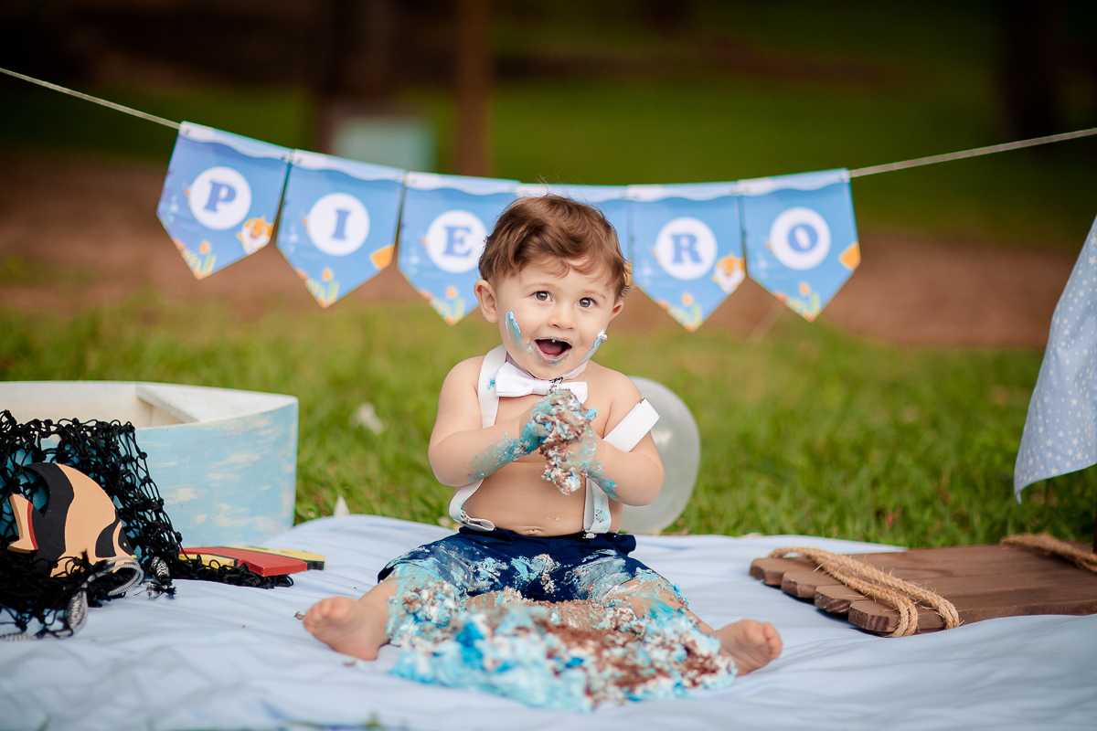 Encerramos o acompanhamento do Pietro com chave de ouro, num lindo ensaio de smash the cake, e mais uma vez foi tivemos uma sessão que renderam muitas fotos lindas!!

Obrigada a mamãe e ao papai pela honra de acompanhar esse fofucho...