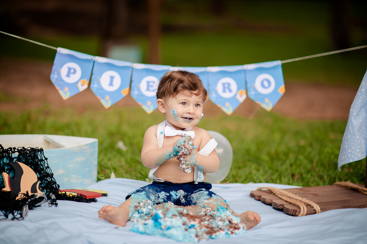 Encerramos o acompanhamento do Pietro com chave de ouro, num lindo ensaio de smash the cake, e mais uma vez foi tivemos uma sessão que renderam muitas fotos lindas!!

Obrigada a mamãe e ao papai pela honra de acompanhar esse fofucho...