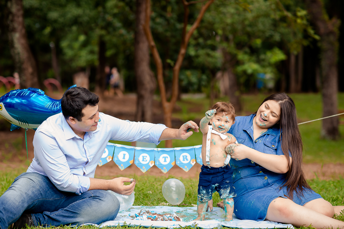 Encerramos o acompanhamento do Pietro com chave de ouro, num lindo ensaio de smash the cake, e mais uma vez foi tivemos uma sessão que renderam muitas fotos lindas!!

Obrigada a mamãe e ao papai pela honra de acompanhar esse fofucho...