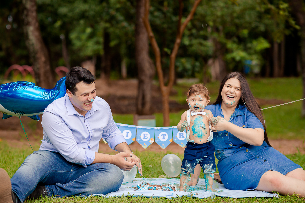 Encerramos o acompanhamento do Pietro com chave de ouro, num lindo ensaio de smash the cake, e mais uma vez foi tivemos uma sessão que renderam muitas fotos lindas!!

Obrigada a mamãe e ao papai pela honra de acompanhar esse fofucho...