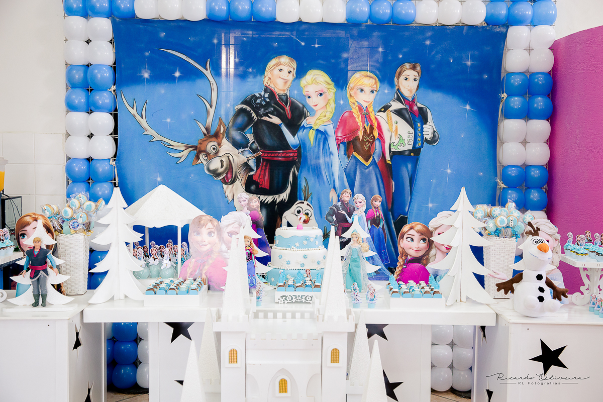 A decoração da frozen está perfeita, a Giovana  vai amar..