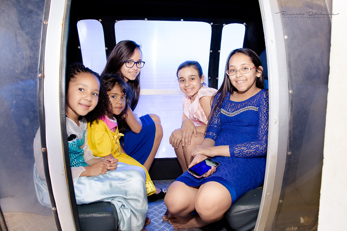 A essas meninas, não pararam para nada só queriam brincar, agora foram para o trem