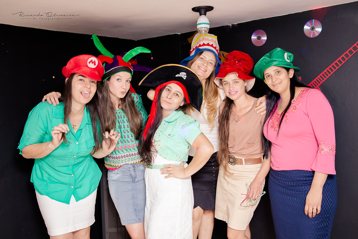 Até as mamães caíram na brincadeira e se fantasiaram para sair na foto