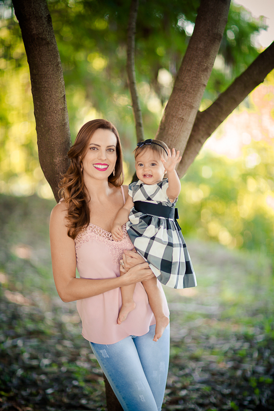 a Luiza completou seu 1º aninho, e encerramos seu acompanhamento  com um lindo smash the cake que teve a participação especial do Duque de Wellington o filhote de 4 patas ❤
A Luiza adorou se melecar, o Duque então nem se fale queria devorar o bolo