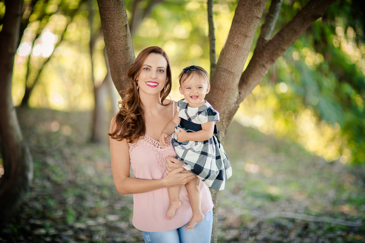 a Luiza completou seu 1º aninho, e encerramos seu acompanhamento  com um lindo smash the cake que teve a participação especial do Duque de Wellington o filhote de 4 patas ❤
A Luiza adorou se melecar, o Duque então nem se fale queria devorar o bolo