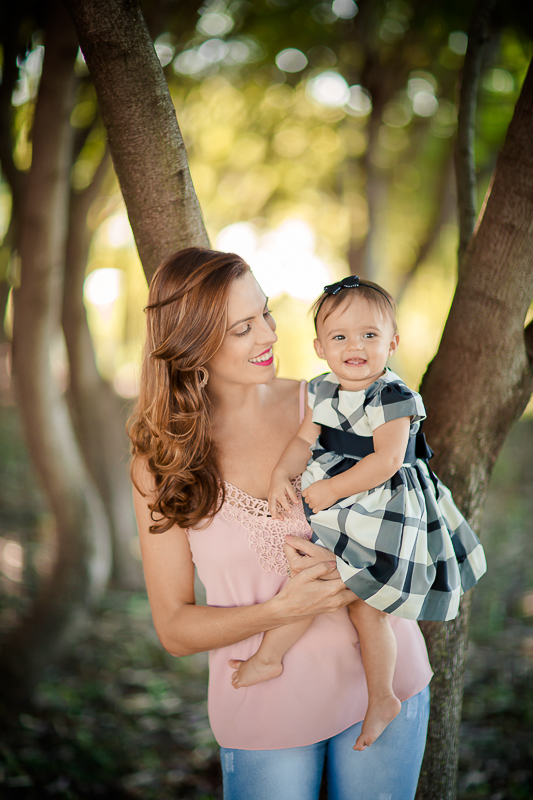 a Luiza completou seu 1º aninho, e encerramos seu acompanhamento  com um lindo smash the cake que teve a participação especial do Duque de Wellington o filhote de 4 patas ❤
A Luiza adorou se melecar, o Duque então nem se fale queria devorar o bolo