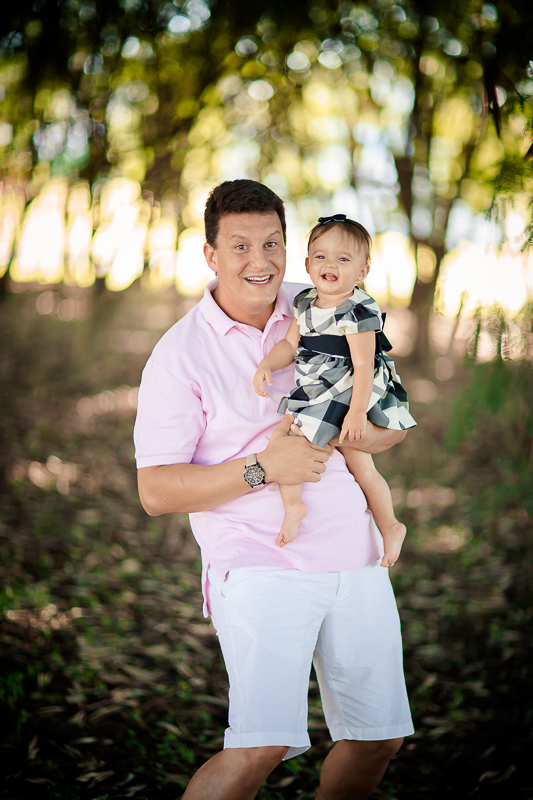 a Luiza completou seu 1º aninho, e encerramos seu acompanhamento  com um lindo smash the cake que teve a participação especial do Duque de Wellington o filhote de 4 patas ❤
A Luiza adorou se melecar, o Duque então nem se fale queria devorar o bolo