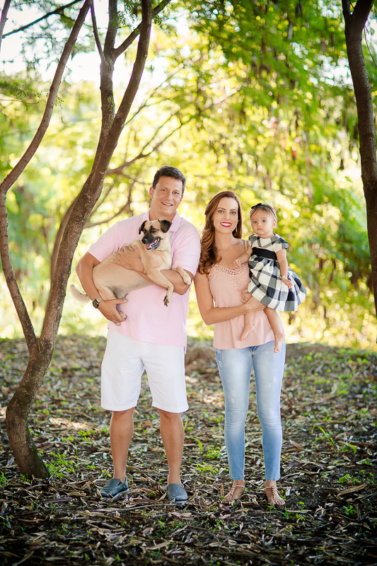 a Luiza completou seu 1º aninho, e encerramos seu acompanhamento  com um lindo smash the cake que teve a participação especial do Duque de Wellington o filhote de 4 patas ❤
A Luiza adorou se melecar, o Duque então nem se fale queria devorar o bolo