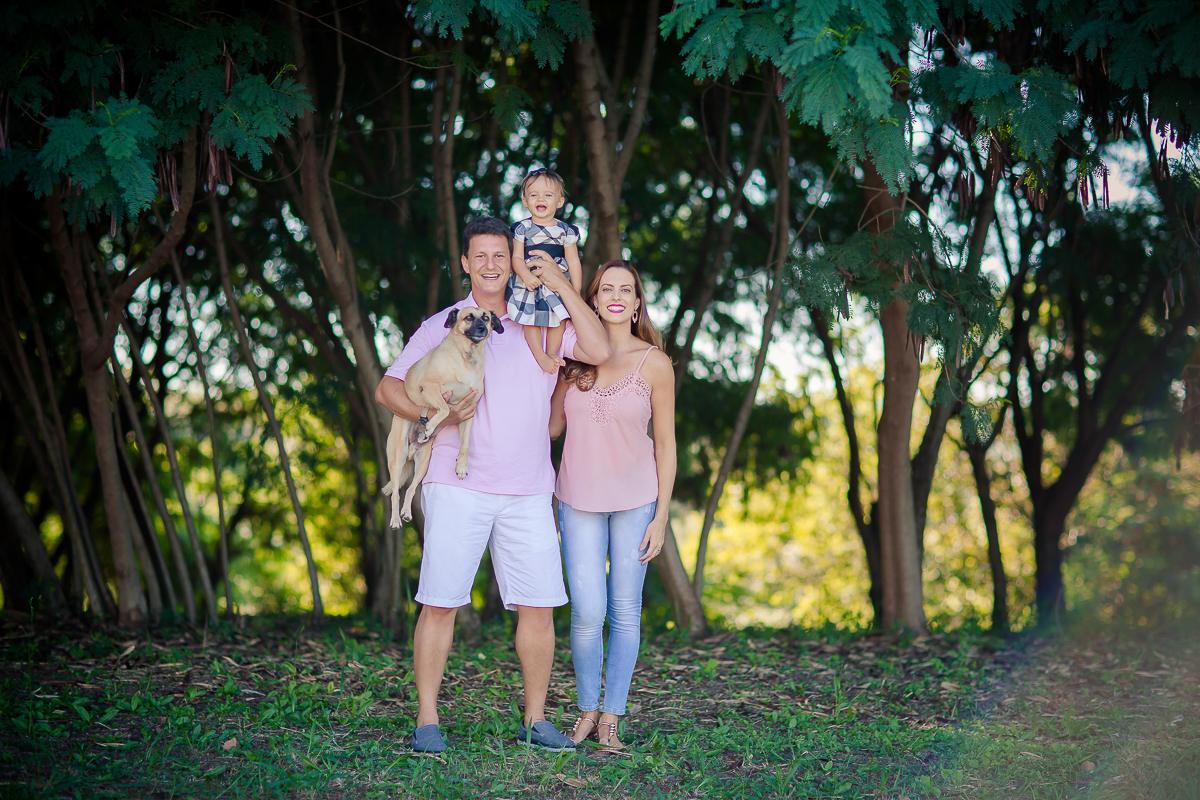 a Luiza completou seu 1º aninho, e encerramos seu acompanhamento  com um lindo smash the cake que teve a participação especial do Duque de Wellington o filhote de 4 patas ❤
A Luiza adorou se melecar, o Duque então nem se fale queria devorar o bolo