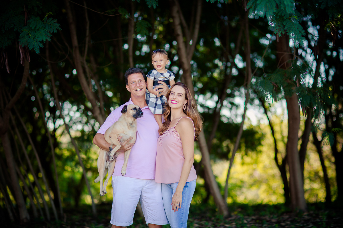 a Luiza completou seu 1º aninho, e encerramos seu acompanhamento  com um lindo smash the cake que teve a participação especial do Duque de Wellington o filhote de 4 patas ❤
A Luiza adorou se melecar, o Duque então nem se fale queria devorar o bolo