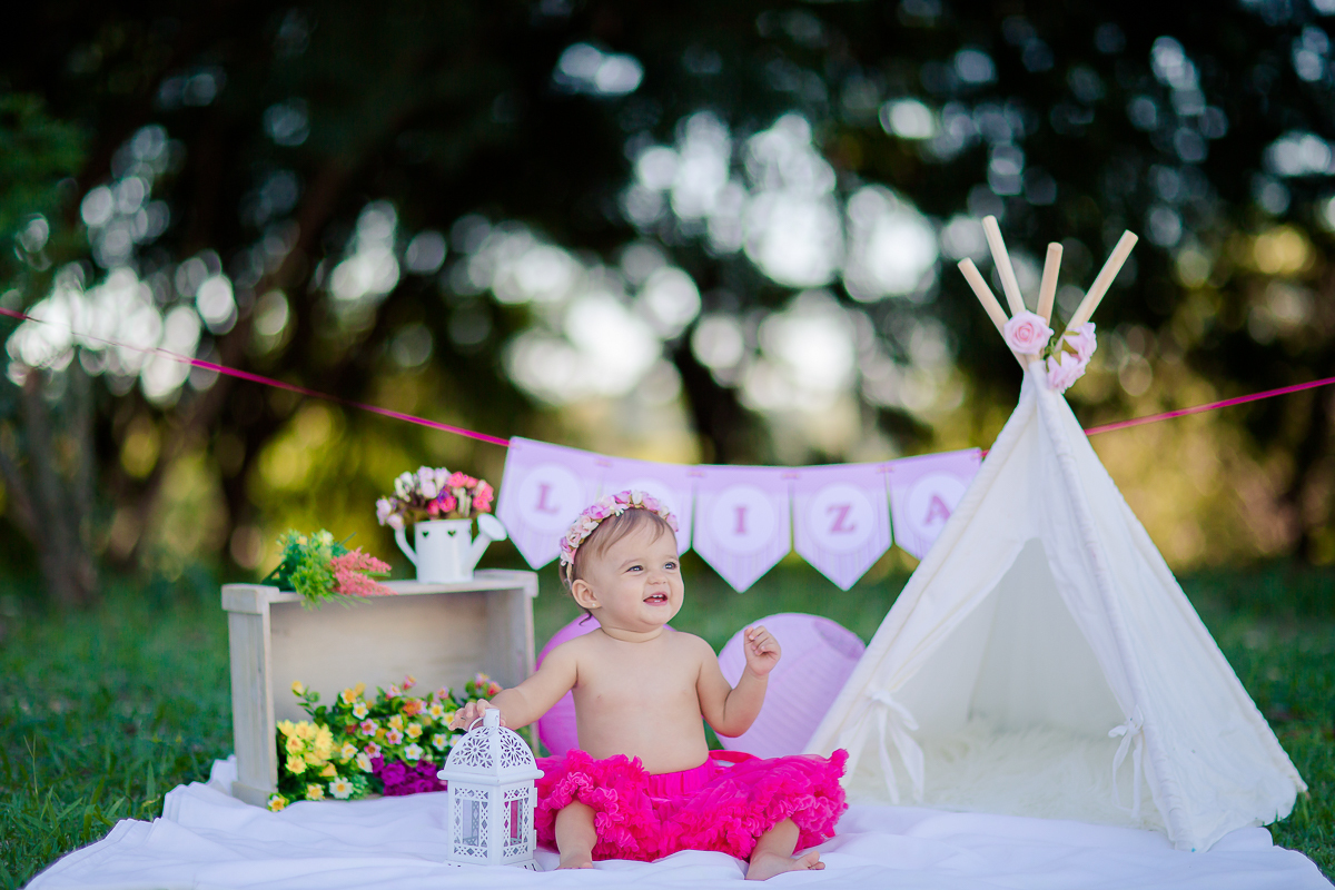 a Luiza completou seu 1º aninho, e encerramos seu acompanhamento  com um lindo smash the cake que teve a participação especial do Duque de Wellington o filhote de 4 patas ❤
A Luiza adorou se melecar, o Duque então nem se fale queria devorar o bolo