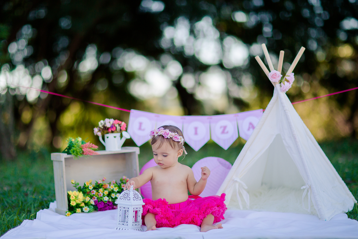 a Luiza completou seu 1º aninho, e encerramos seu acompanhamento  com um lindo smash the cake que teve a participação especial do Duque de Wellington o filhote de 4 patas ❤
A Luiza adorou se melecar, o Duque então nem se fale queria devorar o bolo