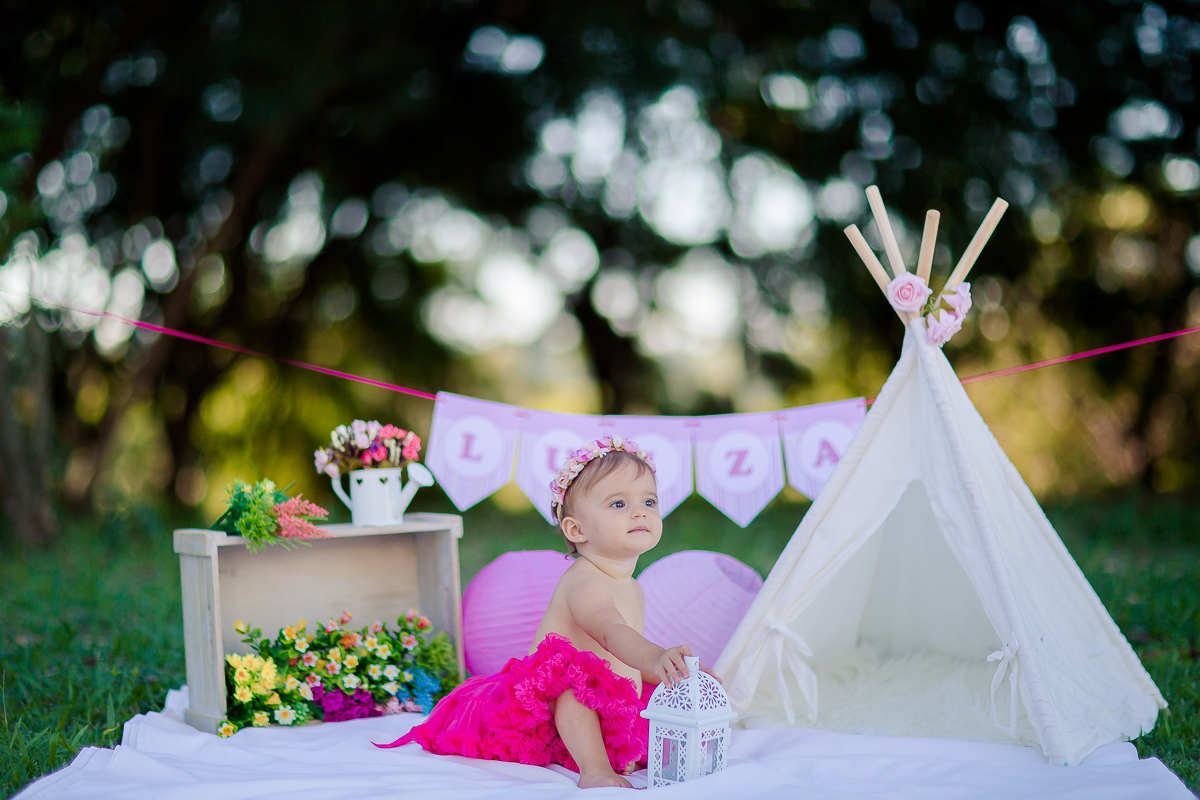 a Luiza completou seu 1º aninho, e encerramos seu acompanhamento  com um lindo smash the cake que teve a participação especial do Duque de Wellington o filhote de 4 patas ❤
A Luiza adorou se melecar, o Duque então nem se fale queria devorar o bolo