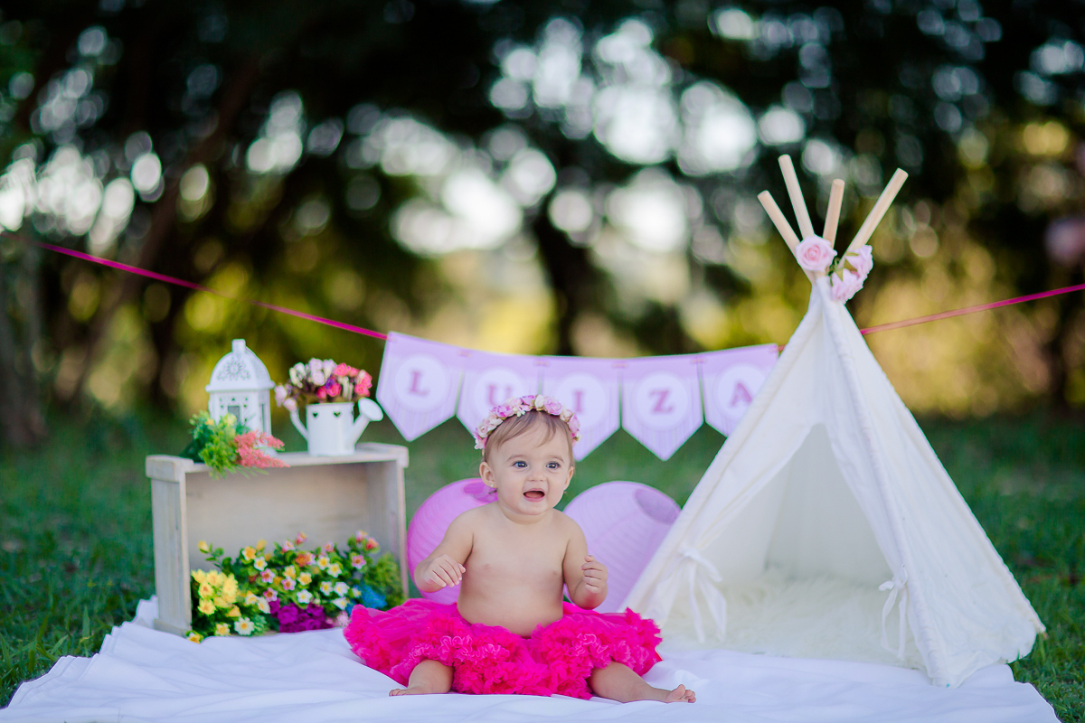 a Luiza completou seu 1º aninho, e encerramos seu acompanhamento  com um lindo smash the cake que teve a participação especial do Duque de Wellington o filhote de 4 patas ❤
A Luiza adorou se melecar, o Duque então nem se fale queria devorar o bolo