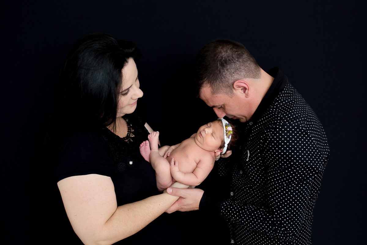 Como resistir a tanta fofura??? A Olivia é aquela bebê que todo fotógrafo de newborn sonha: super tranquila gordinha e calminha 

A linda Olivia veio ter seu dia de modelo aqui no estúdio, com seus  primeiros dias.

9 dias de muitas bochechas,