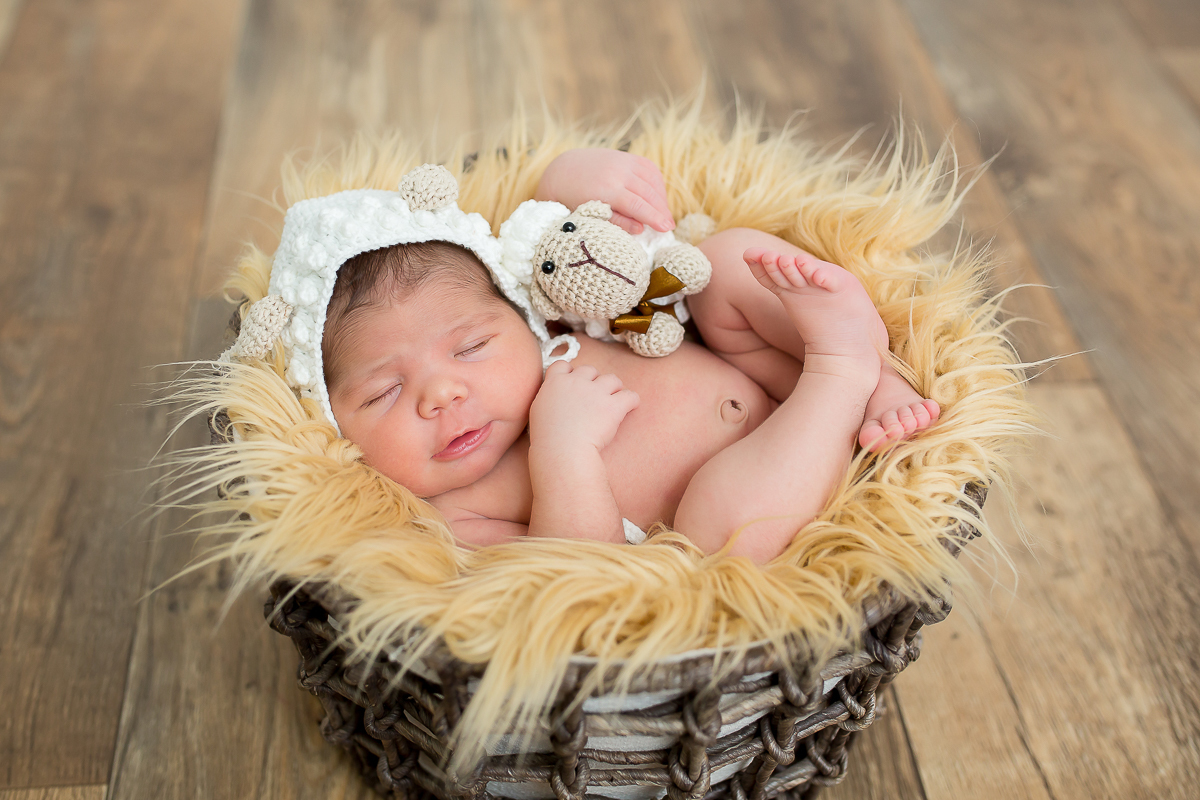 Como resistir a tanta fofura??? A Olivia é aquela bebê que todo fotógrafo de newborn sonha: super tranquila gordinha e calminha 

A linda Olivia veio ter seu dia de modelo aqui no estúdio, com seus  primeiros dias.

9 dias de muitas bochechas, a gordinha 