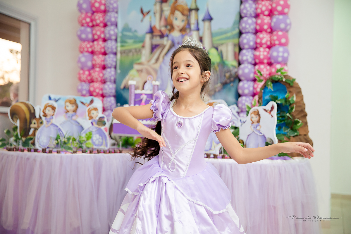 Melissa dançando as musicas que a mamãe preparou para ela