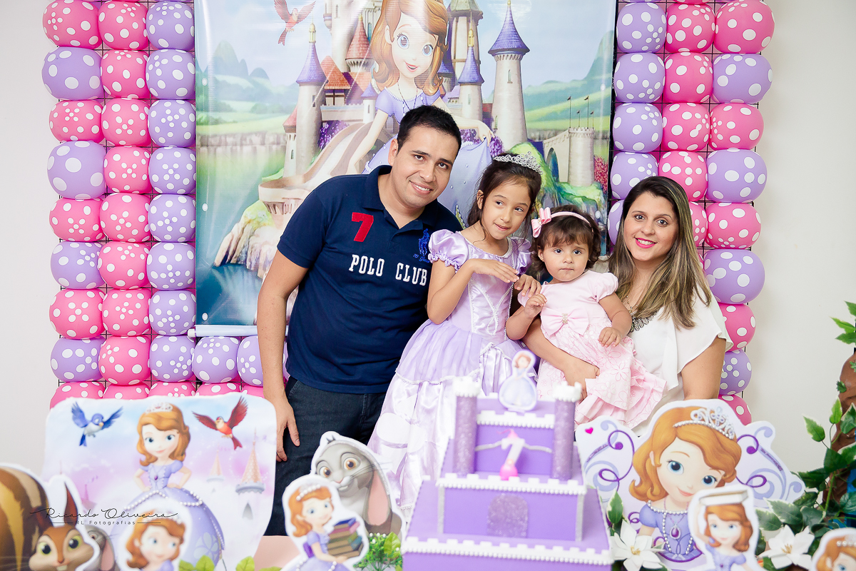 E os convidados também querem ser fotografados junto da princesa Melissa
