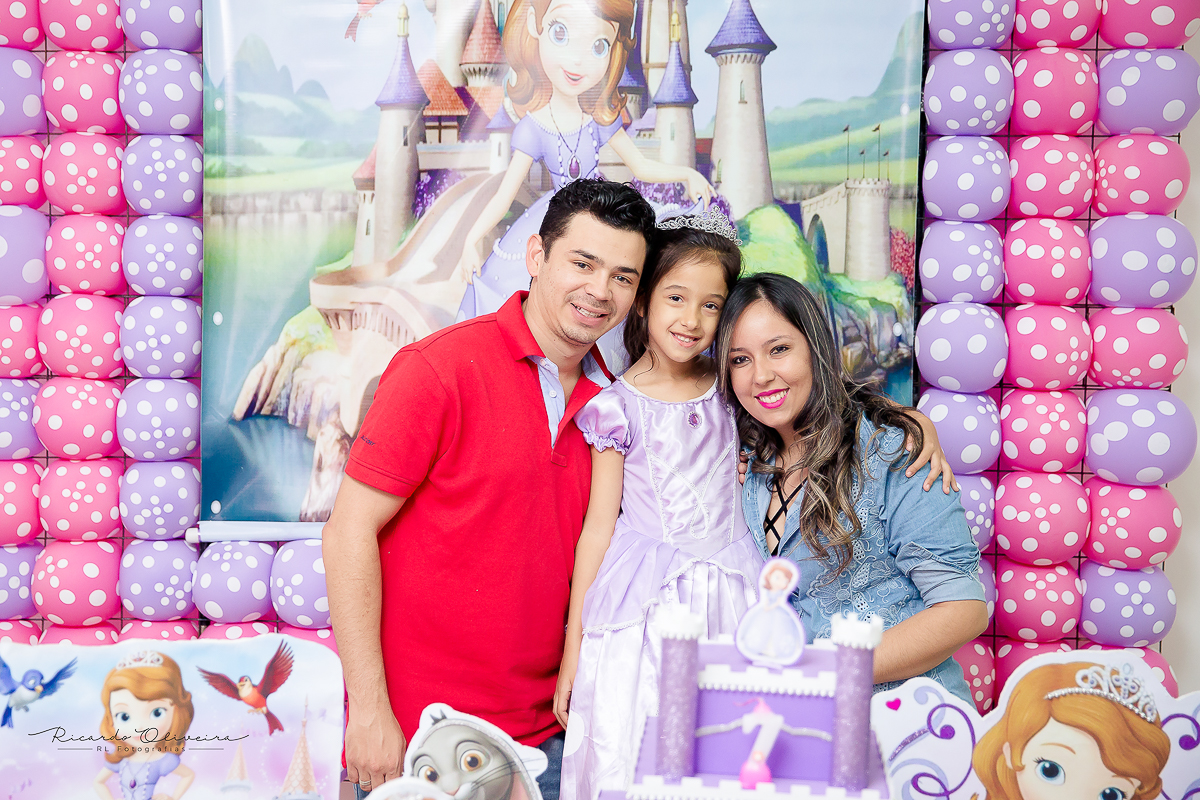 A titia e o titio coruja também quer sair na foto junto da princesa