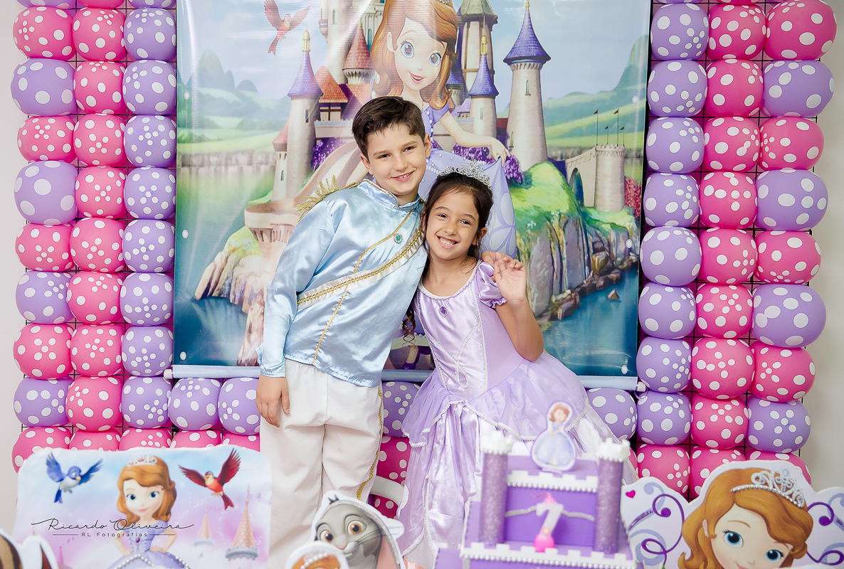 O príncipe e a princesa estão muito lindo, essa foto ficou muito linda