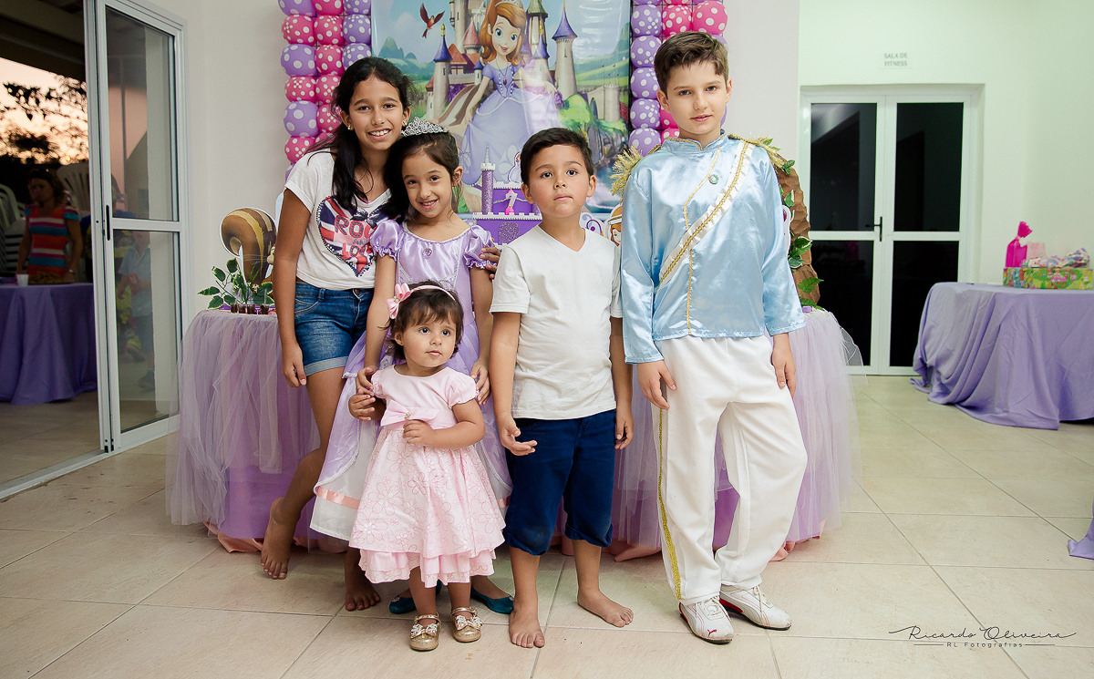 Melissa chamou os priminhos para uma foto em família