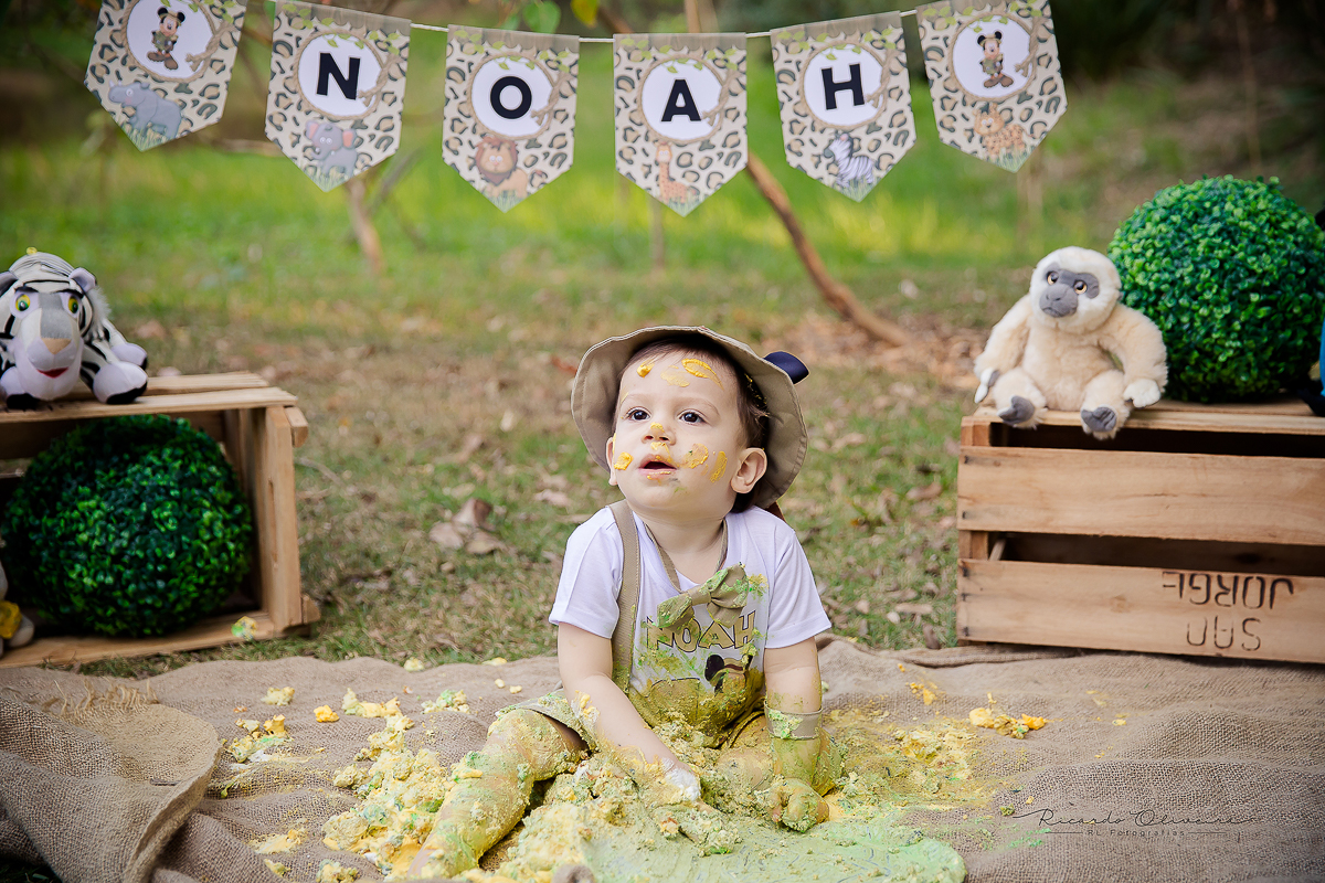 Com esse chapéuzinho de safari o noah ficou com carinha de homenzinho