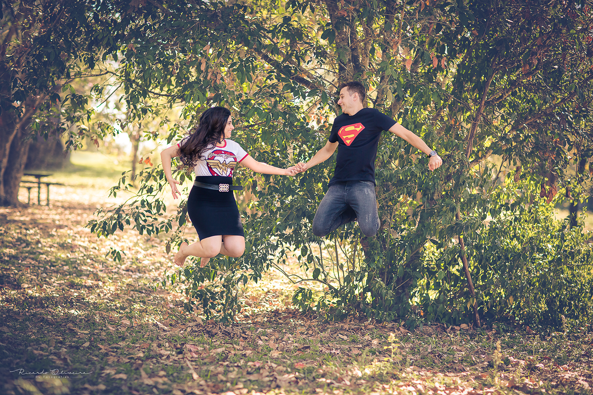 Super homem e mulher maravilha.