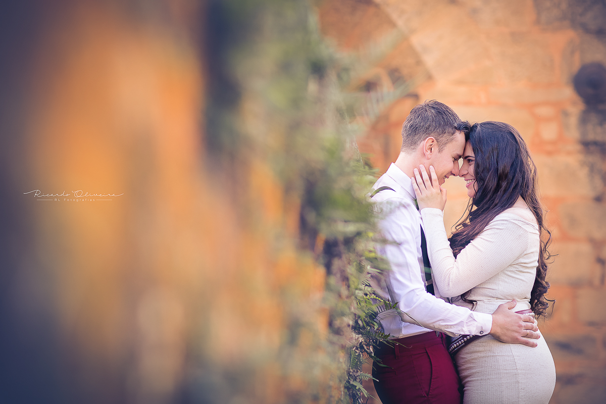 Inicio de ensaio com olhares apaixonados