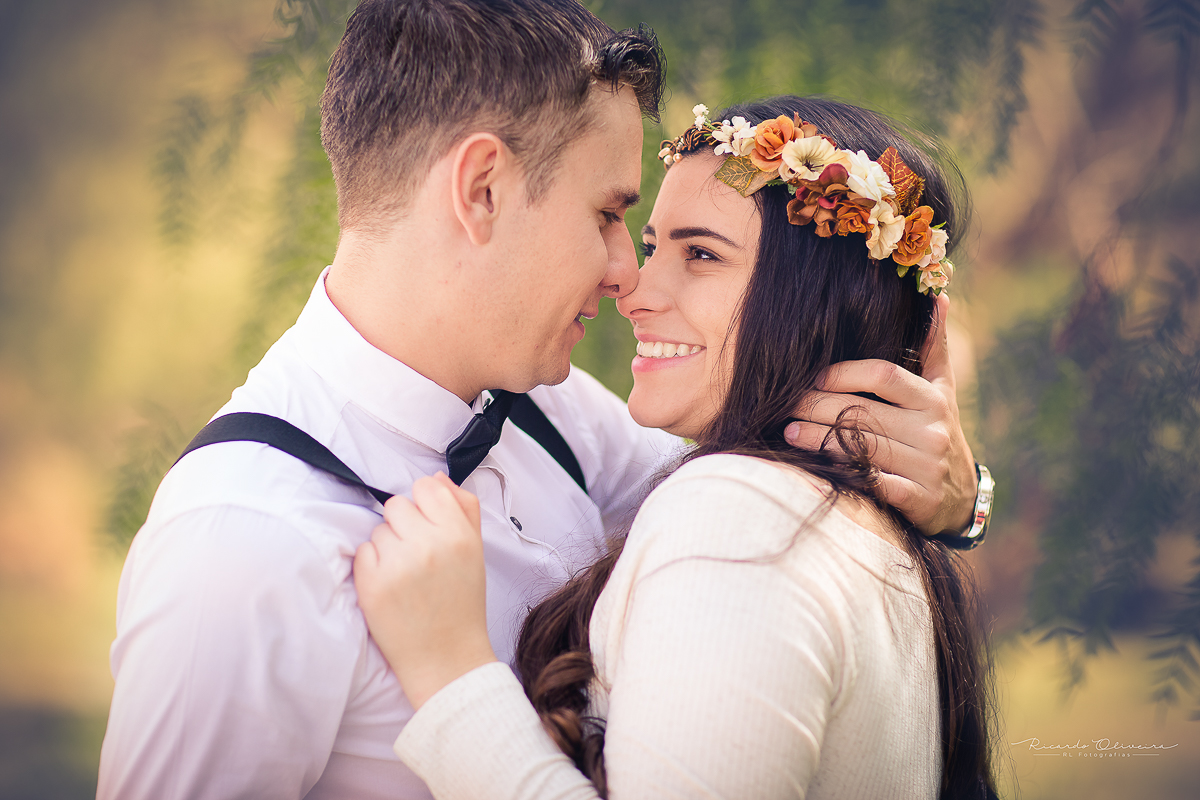Essa fotografia da noiva com coroa de flores ficou muito linda