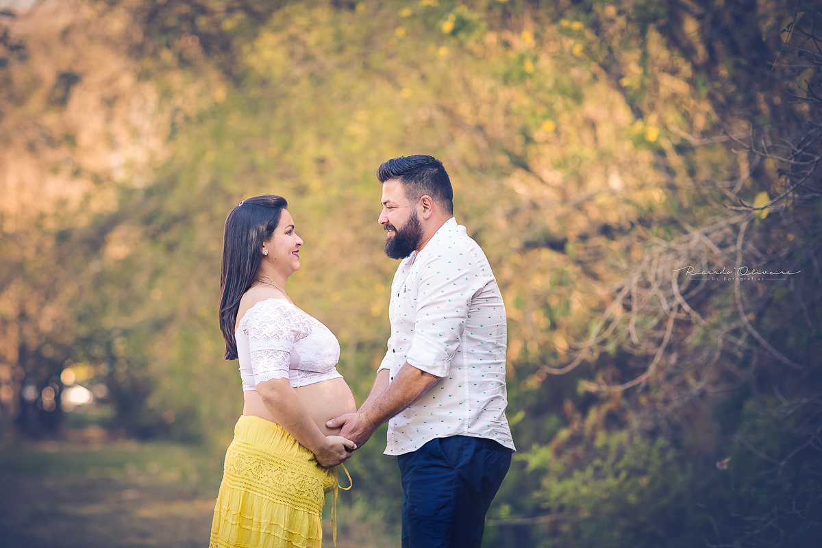 Olhar do papai para a esposa gestante