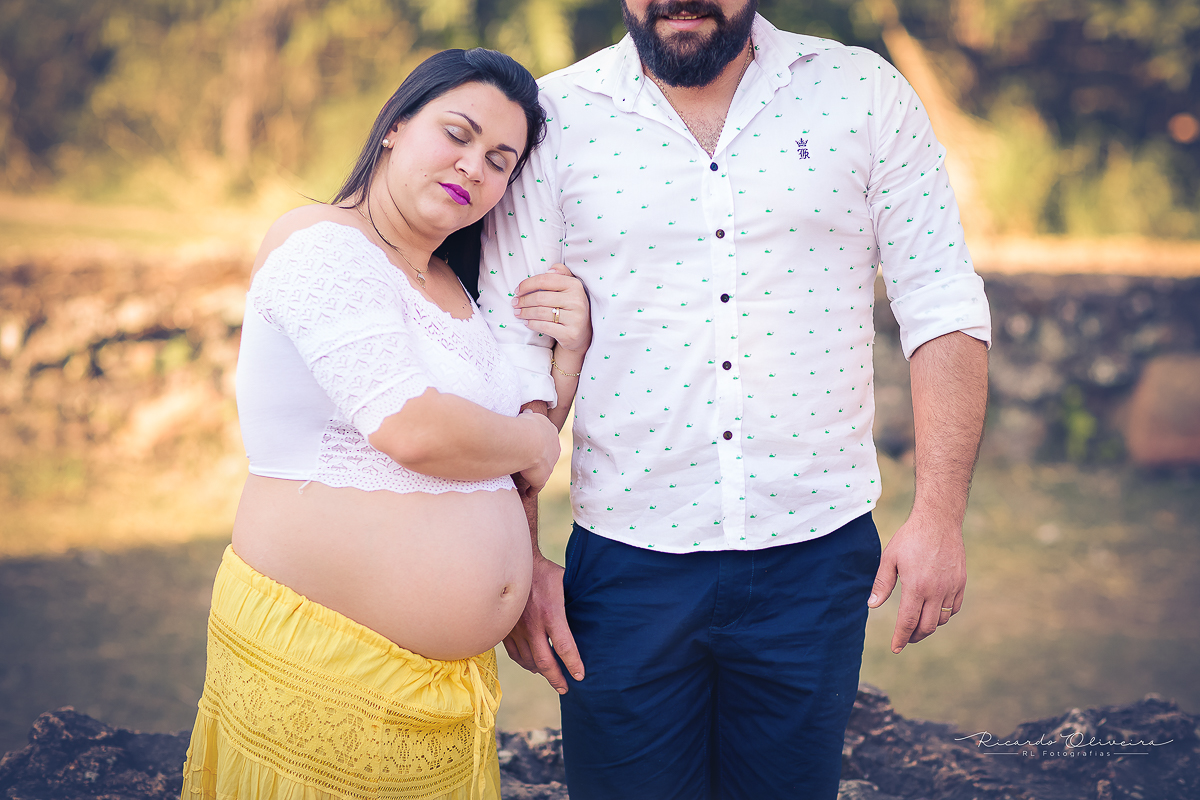 A mamãe encostada no papai, onde ela encontra segurança