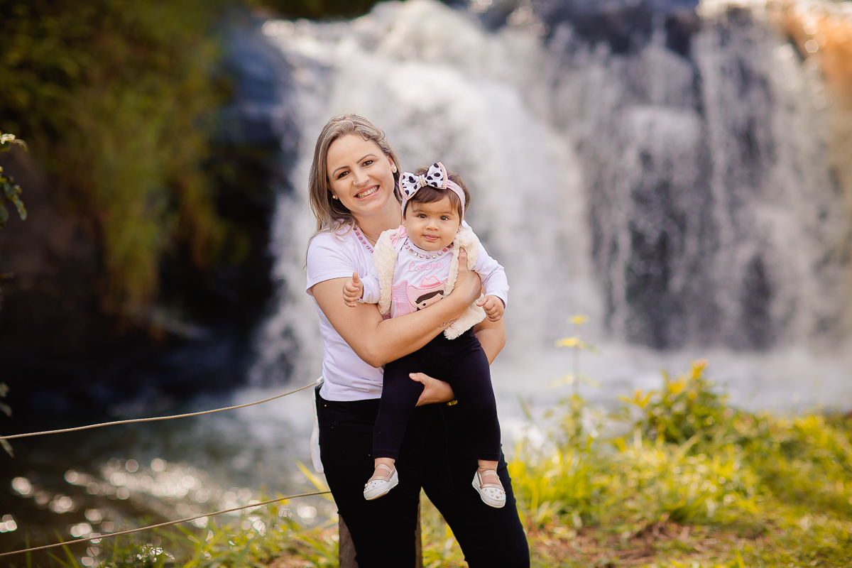 Pensem em uma bebê delicia... Essa é a Lorena!!  A Fazendinha da Lorena ficou uma fofura!!!

Ah essas crianças nos encantam, Lorena distribuiu vários sorrisos e nos deixou encantados na sua sessão de smash the cake!!