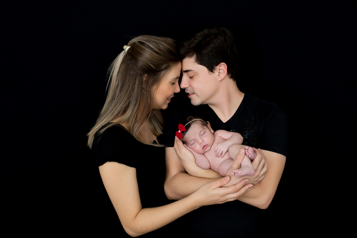 A Sessão newborn da Pérola foi feito no aconchego da sua casa. Uma bebe muito calminha, muito amada e desejada por todos <3 

Ai a Pérola… Pérola é uma bebe preciosa e linda… Que encanta pela sua delicadeza.

Foi um ensaio super tranquilo