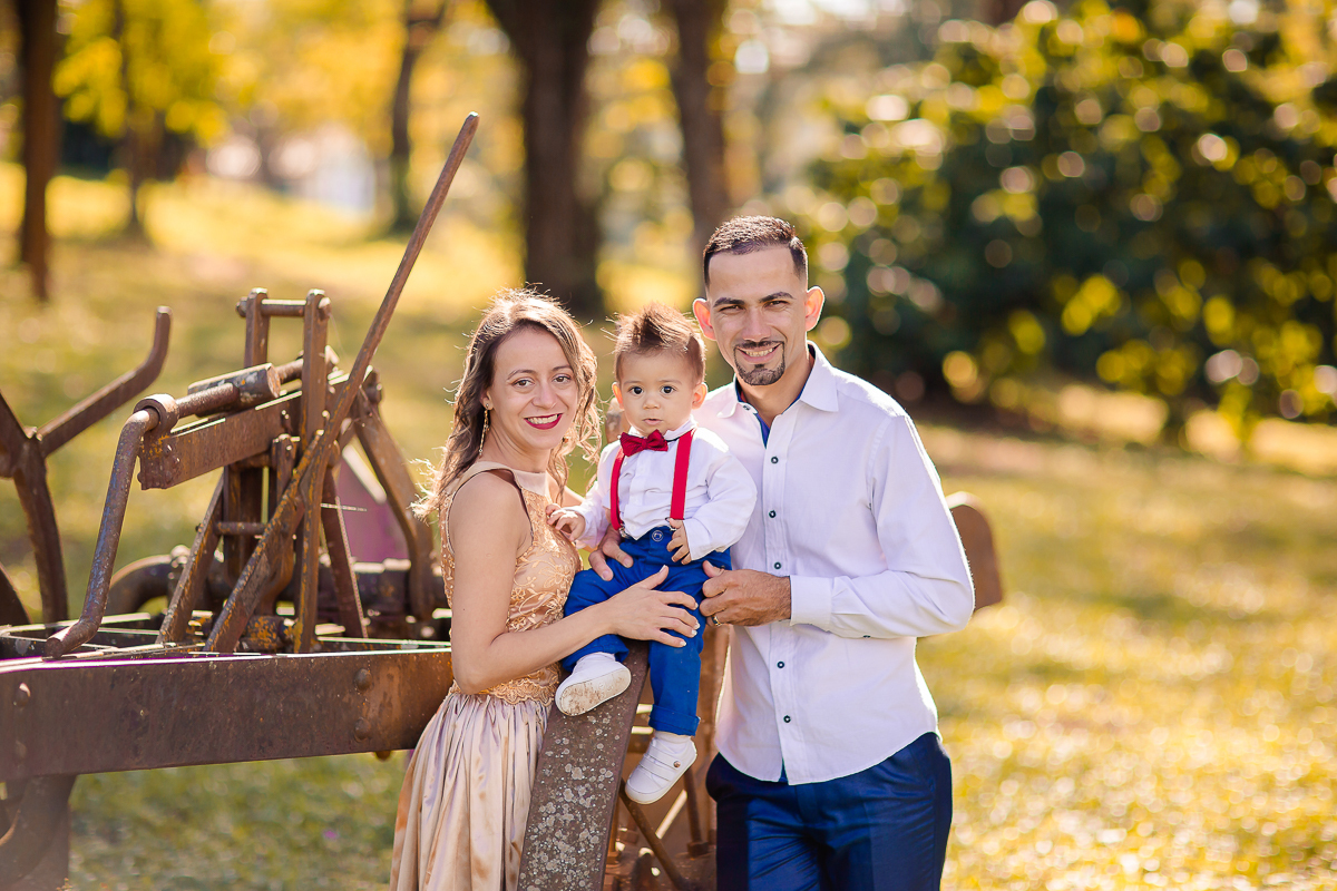o ensaio do Super Mathias foi com o tema Superman! Um Smash the Fruit super divertido no qual ele se lambuzou sem limites, e amou comer as frutinhas! O ensaio Smash the Fruit foi feito para comemorar o primeiro aninho do Mathias e foi encantador