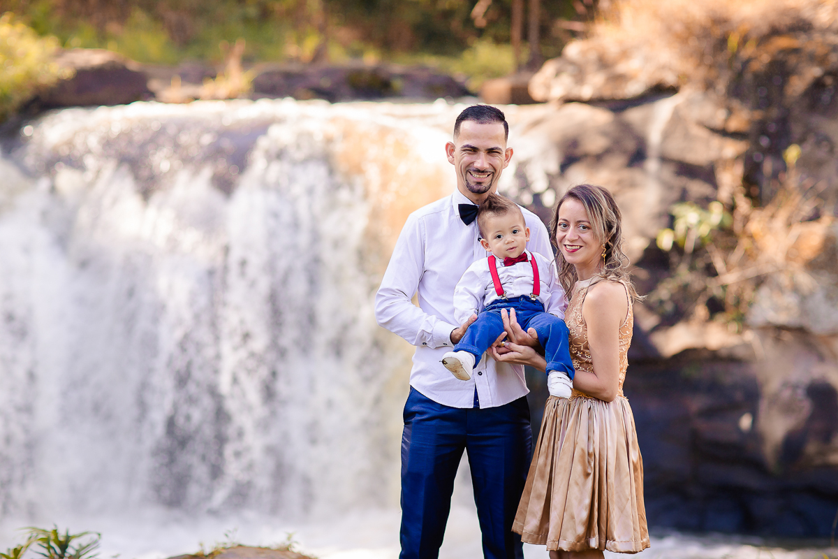 o ensaio do Super Mathias foi com o tema Superman! Um Smash the Fruit super divertido no qual ele se lambuzou sem limites, e amou comer as frutinhas! O ensaio Smash the Fruit foi feito para comemorar o primeiro aninho do Mathias e foi encantador