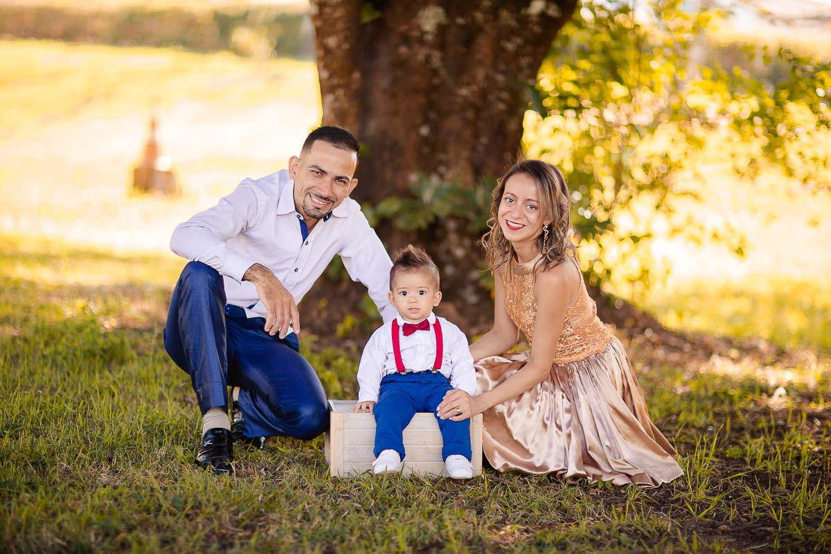 o ensaio do Super Mathias foi com o tema Superman! Um Smash the Fruit super divertido no qual ele se lambuzou sem limites, e amou comer as frutinhas! O ensaio Smash the Fruit foi feito para comemorar o primeiro aninho do Mathias e foi encantador