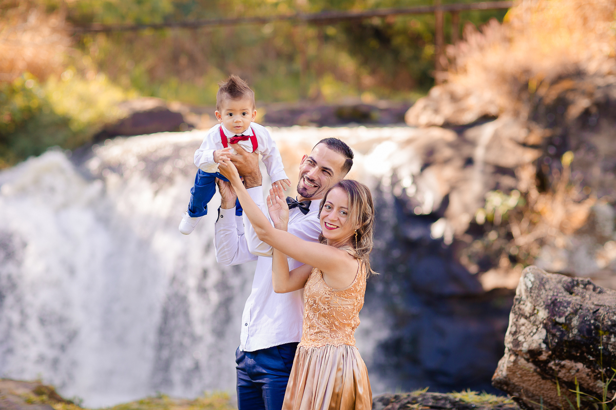 o ensaio do Super Mathias foi com o tema Superman! Um Smash the Fruit super divertido no qual ele se lambuzou sem limites, e amou comer as frutinhas! O ensaio Smash the Fruit foi feito para comemorar o primeiro aninho do Mathias e foi encantador