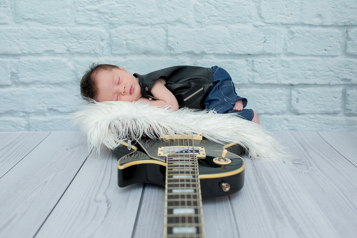 Hoje é o dia de mostrar a beleza e a fofura desse bebê que chegou para completar a felicidade da família e teve seu ensaio newborn com 16 dias de vida...Estamos apaixonados pelo Lucca!!

Fomos inundado por uma energia maravilhosa nesse dia! 