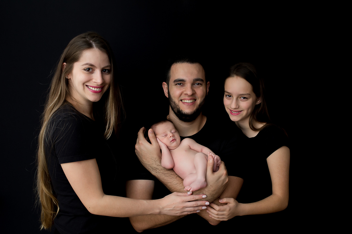 Hoje é o dia de mostrar a beleza e a fofura desse bebê que chegou para completar a felicidade da família e teve seu ensaio newborn com 16 dias de vida...Estamos apaixonados pelo Lucca!!

Fomos inundado por uma energia maravilhosa nesse dia! 