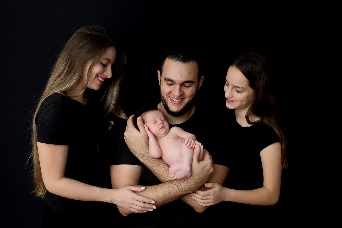 Hoje é o dia de mostrar a beleza e a fofura desse bebê que chegou para completar a felicidade da família e teve seu ensaio newborn com 16 dias de vida...Estamos apaixonados pelo Lucca!!

Fomos inundado por uma energia maravilhosa nesse dia! 