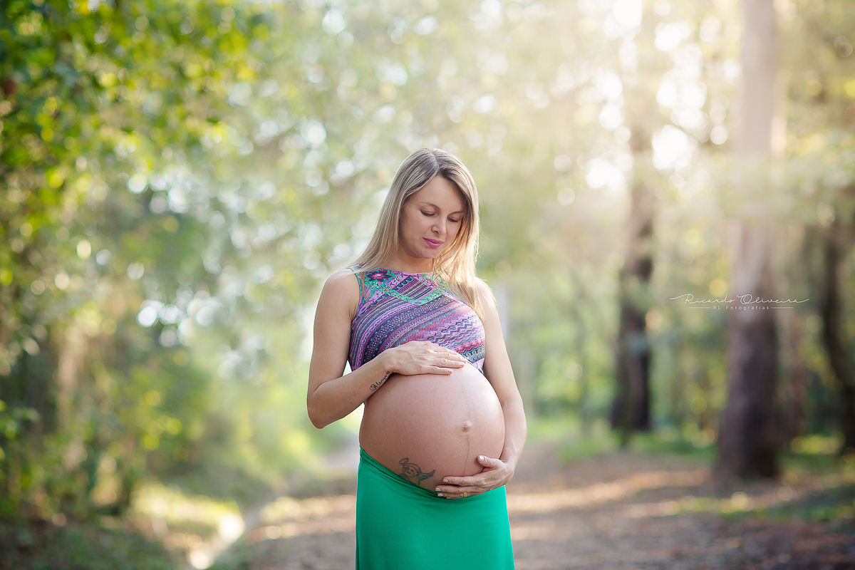 Mamãe sentindo os gêmeos em seu ventre