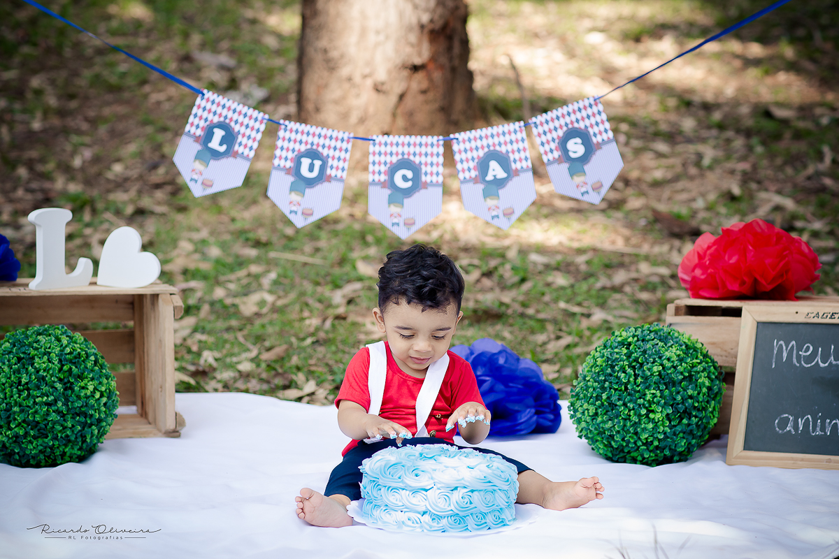 Começou a diversão com o bolo