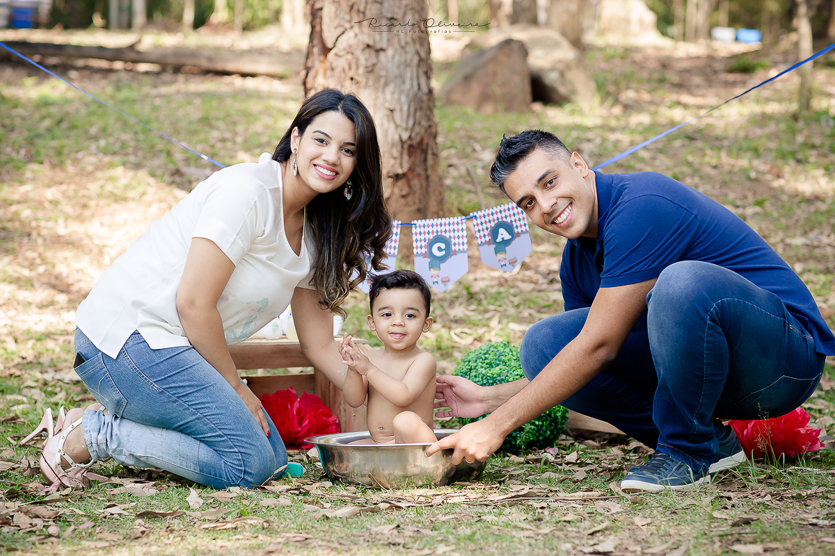 Papai e mamãe lavando o Lucas