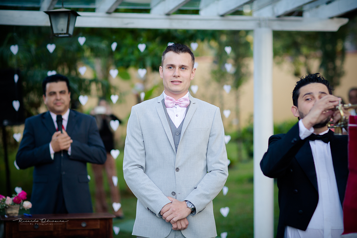 Noivo esperando a noiva