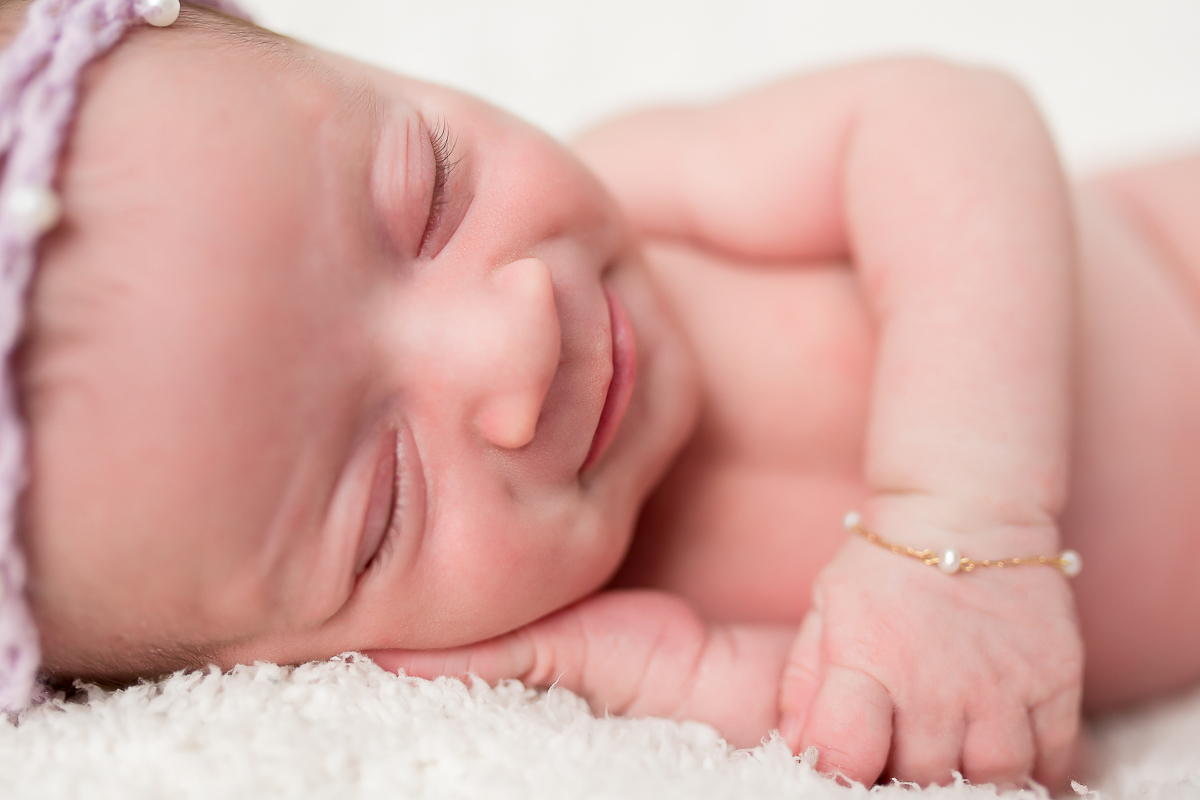 Hoje é o dia de mostrar a beleza e a fofura desta bebê que veio fazer seu ensaio newborn com 10 dias de vida. 

A Clarice arrasou em seu primeiro ensaio fotográfico, pensa em uma bebe maravilhosa!! ♡